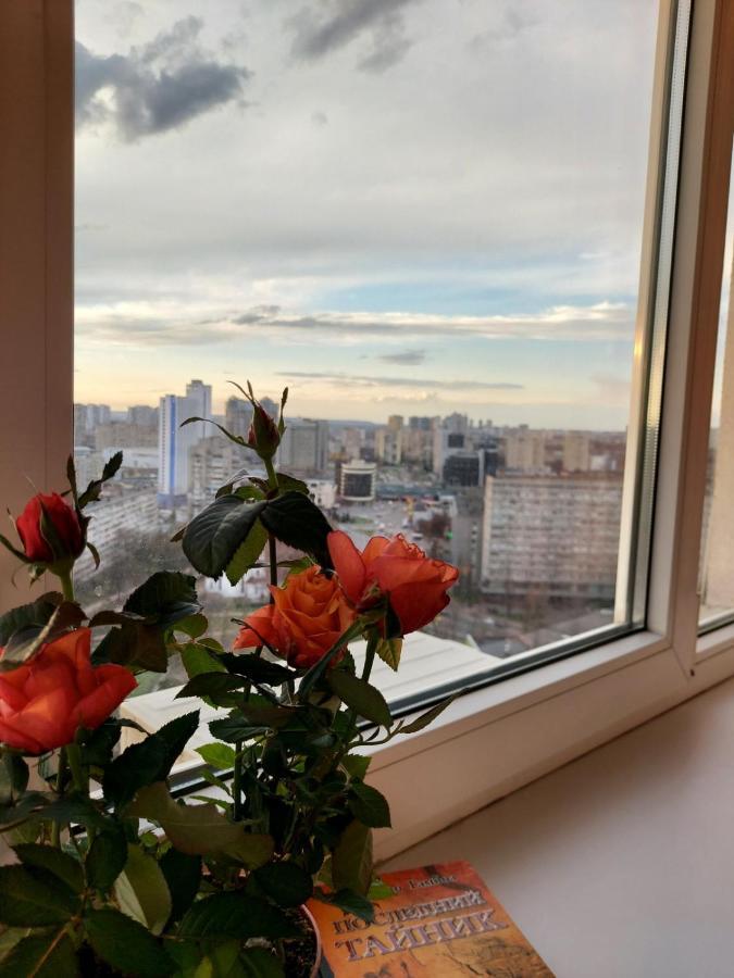 студія з неймовірним краєвидом біля м лівобережна ліфт інтернет працює Apartament Kijów